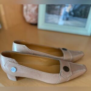 Vintage Tod’s Driver Logo Coin Kitten Heel